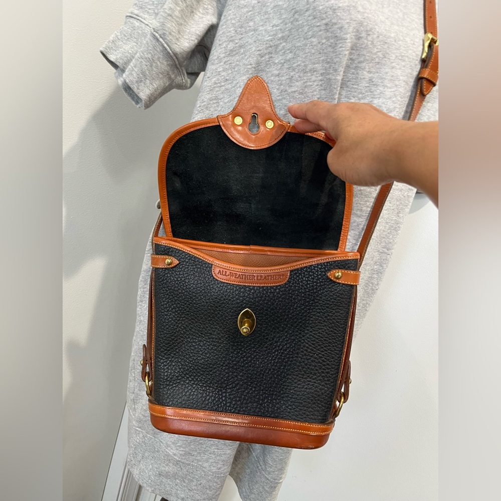 Dooney & Bourke Vintage Black Pebbled Leather Crossbody Bag with Brass Hardware - Picture 3 of 15